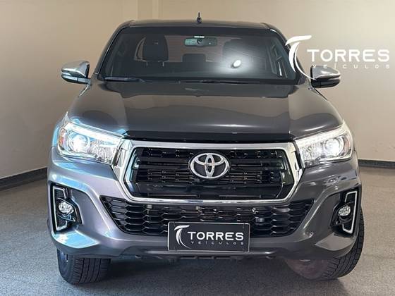 TOYOTA HILUX 2.8 SRX 4X4 CD 16V DIESEL 4P AUTOMÁTICO TOYOTA HILUX 2.8 SRX 4X4 CD 16V DIESEL 4P AUTOMÁTICO